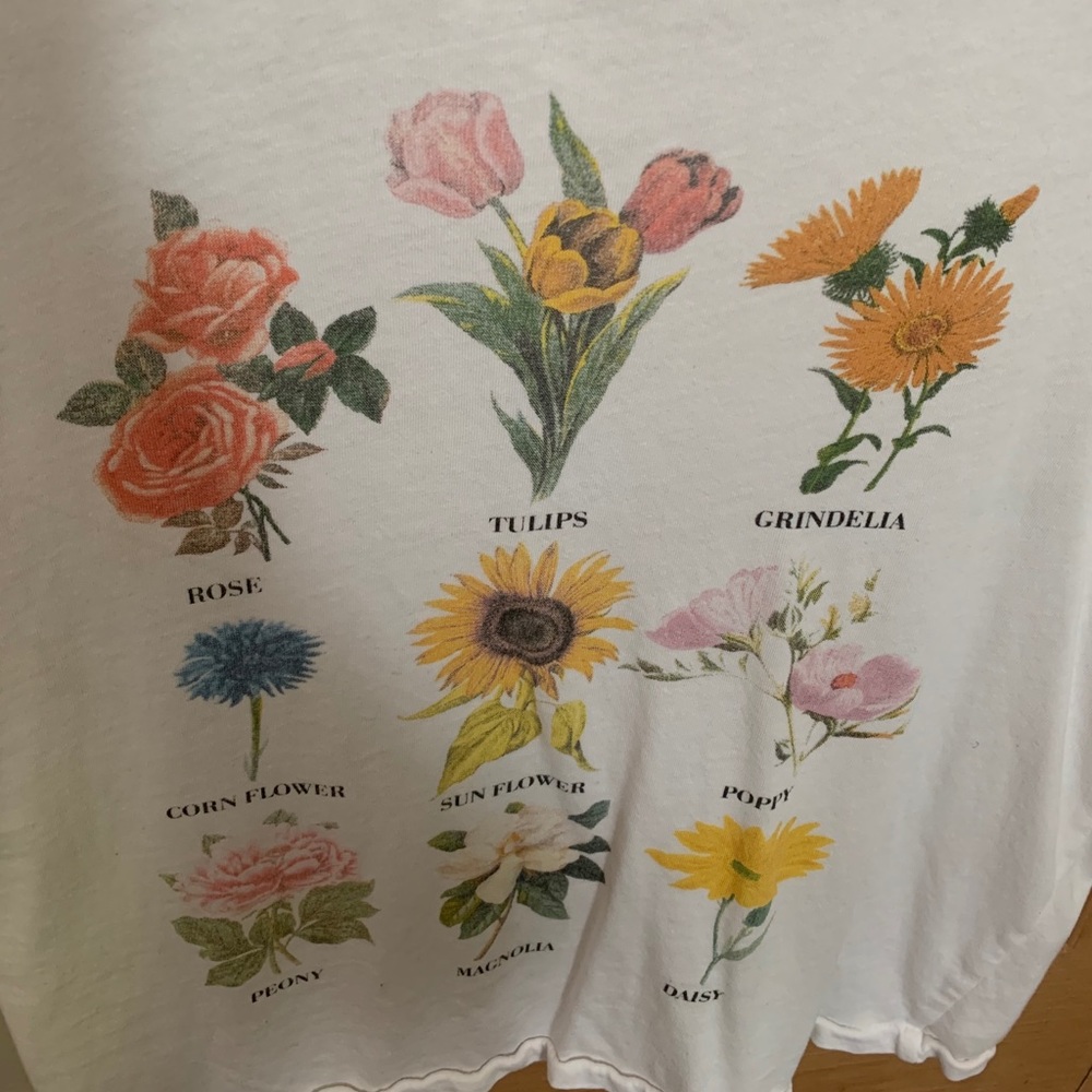 GRAPHIC TEE